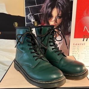 Smooth Leather Lace Up Green Dr. Martens